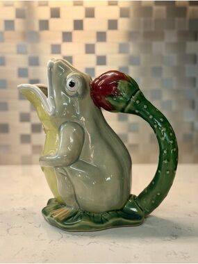Vintage Majolica Frog on a Lilly Pad